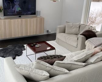 Modern house with stunning ocean view and heated private pool (30°) - Borgholm - Sala de estar