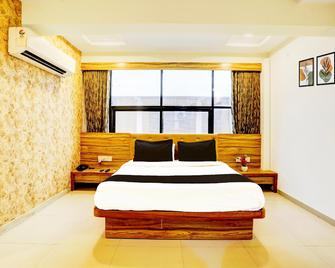 Hotel O Vitthalapur formerly Vitthal Palace - Mahesāna - Bedroom