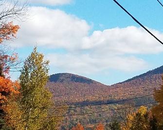 Peaceful, Cozy Getaway - Near Skiing, Fishing, Snowmobiling, Atv, Umf, Fmh - Farmington - Outdoors view