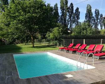Enclosed air-conditioned house near St Emilion with garden and private pool - Tayac - Piscina