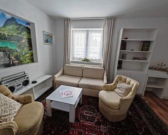 Apartment E1 - Gut ausgestattete 3-Zimmerwohnung 68 qm für 1-5 Personen 2xZZ 1xSC - Grafenwöhr - Wohnzimmer
