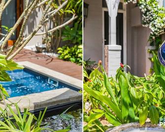 Blue Plumeria - House in Manly - Manly - Bể bơi