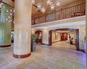 Cute 1 bedroom unit located in Condo Hotel in the heart of Coconut Grove Free Parking - Miami - Lobby