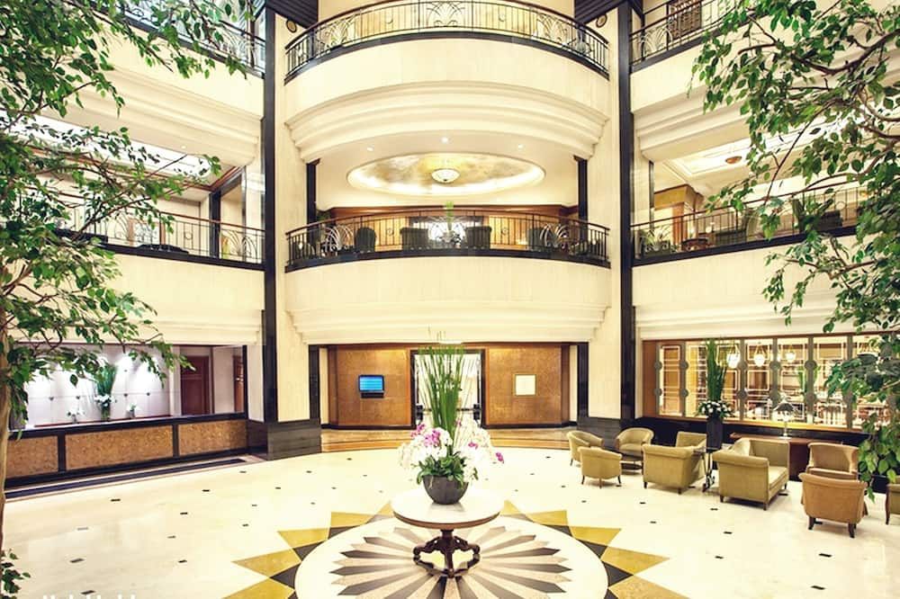 Menara Peninsula Hotel - ג'קרטה