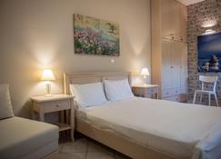 Aloni Studios & Apartments - Athani - Bedroom