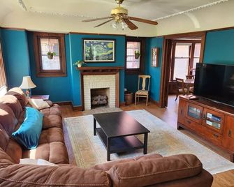 Charming Eastside duplex - Milwaukee - Salon