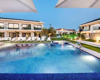 Epicentrum Suites - Limenaria - Pool