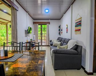 2-bedroom house 15 mins from La Fortuna. - Fortuna - Salon