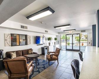 The Vistas Sierra Vista \'Classic\' Unrenovated 1bd QN bed & pull out couch sleeps - Sierra Vista - Lobby