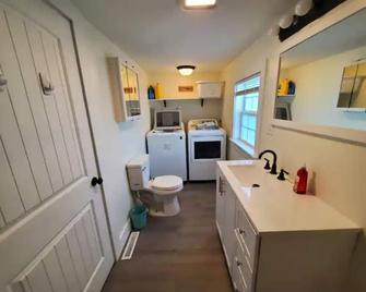 2 Bedroom Close to Town Home - Thomaston - Cocina
