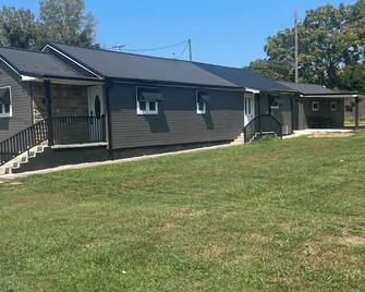 Charming 2-bedroom house in wonderful Portsmouth with AC, WiFi - Portsmouth - Будівля