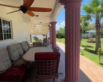 Villa aqua blue, 5 recamaras, 5 baños y alberca todo para una placentera estadia - Delicias - Balkon