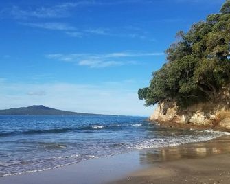 Takapuna Guest House. Modern, private self contained. Stroll to Beach & Shops - Takapuna - Beach