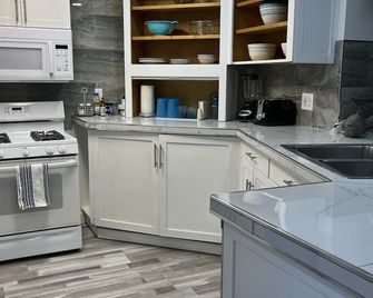 Seabreeze in the Valley/spacious 822 sq.ft. - Modesto - Kitchen