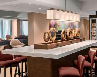 كورتيارد جيرسي سيتي نيوبورت - جيرسي سيتي - بار