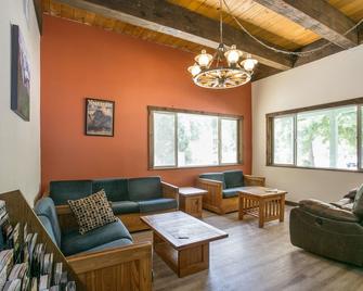 Yosemite Lakes RV Resort - Groveland - Lounge