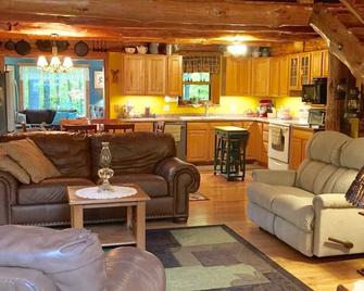 Beautiful, Authentic Log Cabin Home, Complete With All of the Classic Luxuries. - Rice Lake - Living room