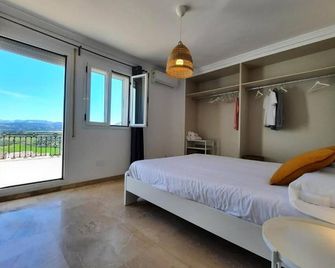 Apartamentos Avanel - 隆達 - 臥室