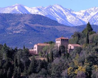 Pyrenean Paradise - Stunning 10 Bedroom House - Sleeps 23+ - Castelnou - Outdoors view