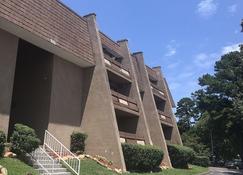 Apartment living 2 bed and bath - Chattanooga - Building