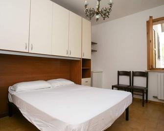 N034 - Numana, large apartment with terrace - Numana - Schlafzimmer