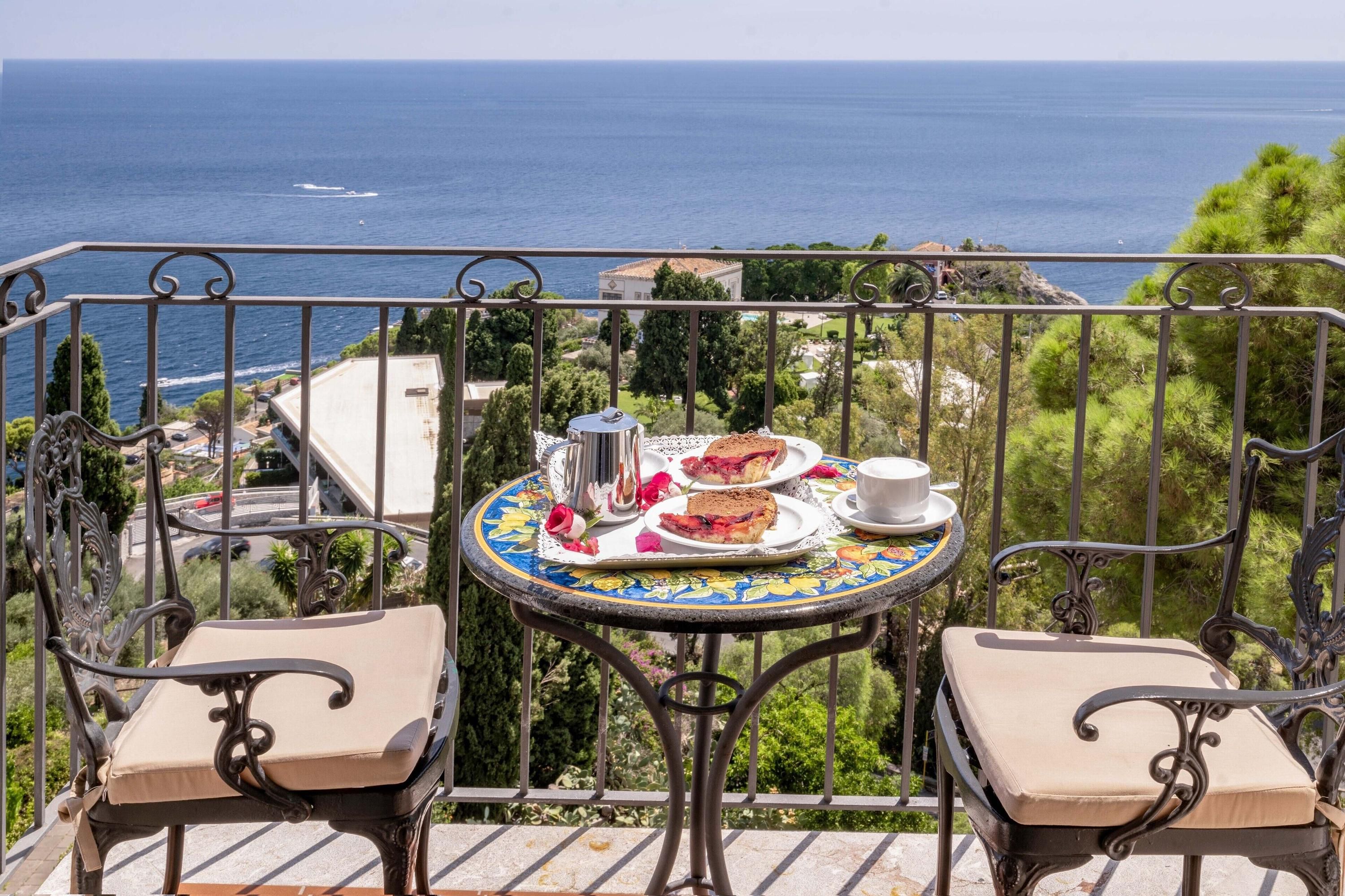 هوتل بيل سوجيرونو - تاورمينا - شرفة