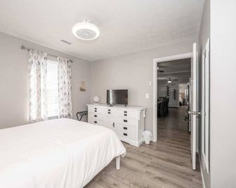 Arkstone Retreat Suites - 3 in 1 - Williamstown