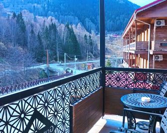 Goblec Hotel - Uzungöl - Varanda