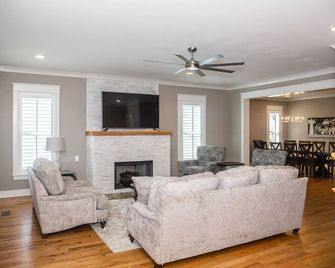 Beautiful 2 story home minutes from all Nashville activities! - Nashville - Sala