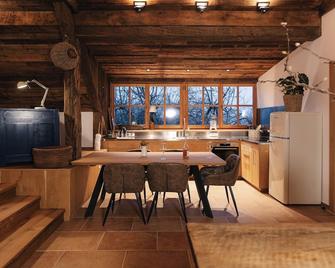 Guesthouse Novak -Modern Barn Loft - Dvor - Comedor