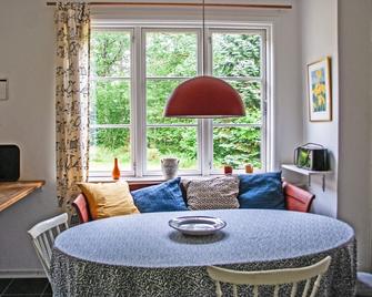 Cottage 100 m from Lake Kösen, Boat,Fishing, Playhouse, Sauna, Bikes, Wi-Fi - Ljungby - Sala pranzo