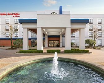Hampton Inn & Suites by Hilton Langley-Surrey - Surrey - Building