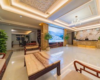 Manbo Hotel (Yichang Wuyue Plaza actually Home Store) - Yichang - Rezeption