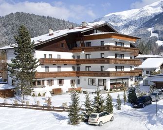 Hotel Schönegg - Seefeld - Building