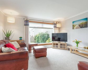 James Robb Avenue (No 4) - Saint Andrews - Salon