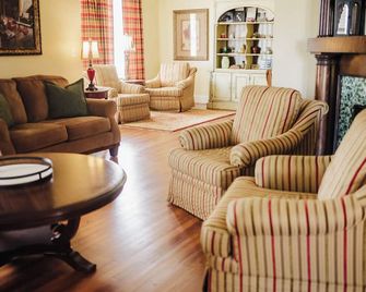 Grand Lux Inn - Tullahoma - Obývací pokoj