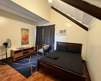 Luntian log cabin with WiFi, AC in superb Tagaytay City - Tagaytay - Camera da letto