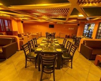 Hotel Green Park Suites - Manipala - Restaurant