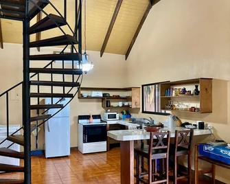 Private, quiet home outside of busy La Fortuna, near hot springs! - La Fortuna - Restaurant