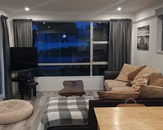 Beach Front Paradise - 리텔톤 - 거실