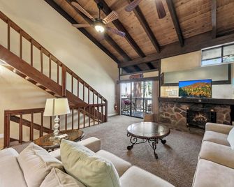 Lakeland Village #521 - Come & Lake It Pools Beach - South Lake Tahoe - Wohnzimmer