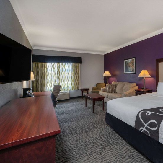 La Quinta Inn & Suites by Wyndham Loveland/Estes Park image 1