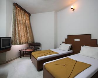 Hotel kadamba comforts - Hassan - Slaapkamer