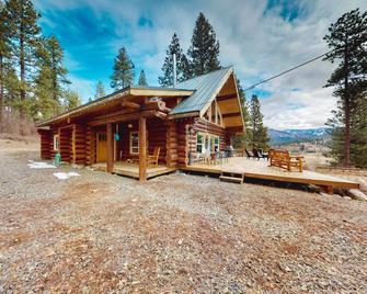 Ponderosa Log Cabin - Cle Elum - Building