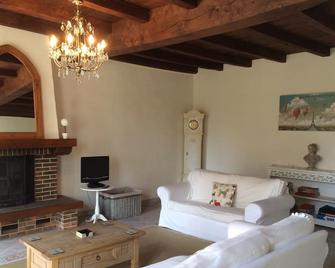 Charming Period House With Private Heated Pool Nr St Jean D'angely, Charente - Essouvert - Sala de estar