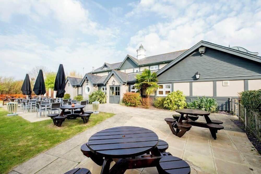 بريميير إن ويستون سوبر ميرت إيست - إيه 370