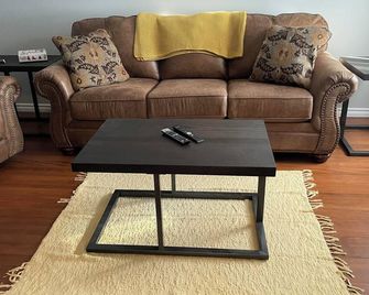 3-Bed House With Games Room - Moose Jaw - Living room