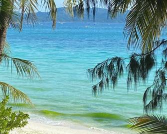 Nigi Nigi Nu Noos 'e' Nu Nu Noos - Boracay - Strand