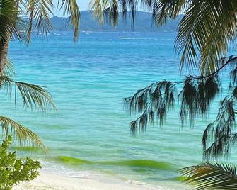 Nigi Nigi Nu Noos 'e' Nu Nu Noos - בורקאי - חוף