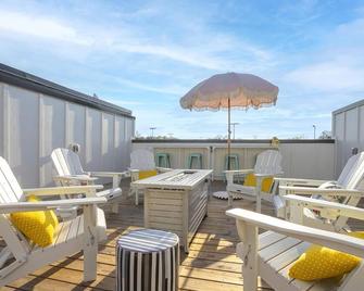 Dolly’s Dream House 2 | Parkside Views | Nashville Vibes - Pleasant View - Balcony